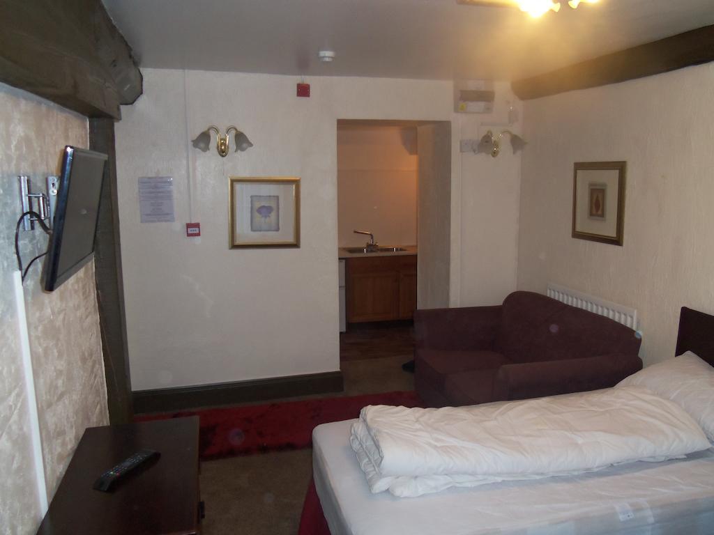 The Cross Inn Cauldon Rum bild